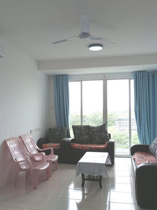 Ike Village Homestay Near With Uitm Kota Samarahan Exterior foto