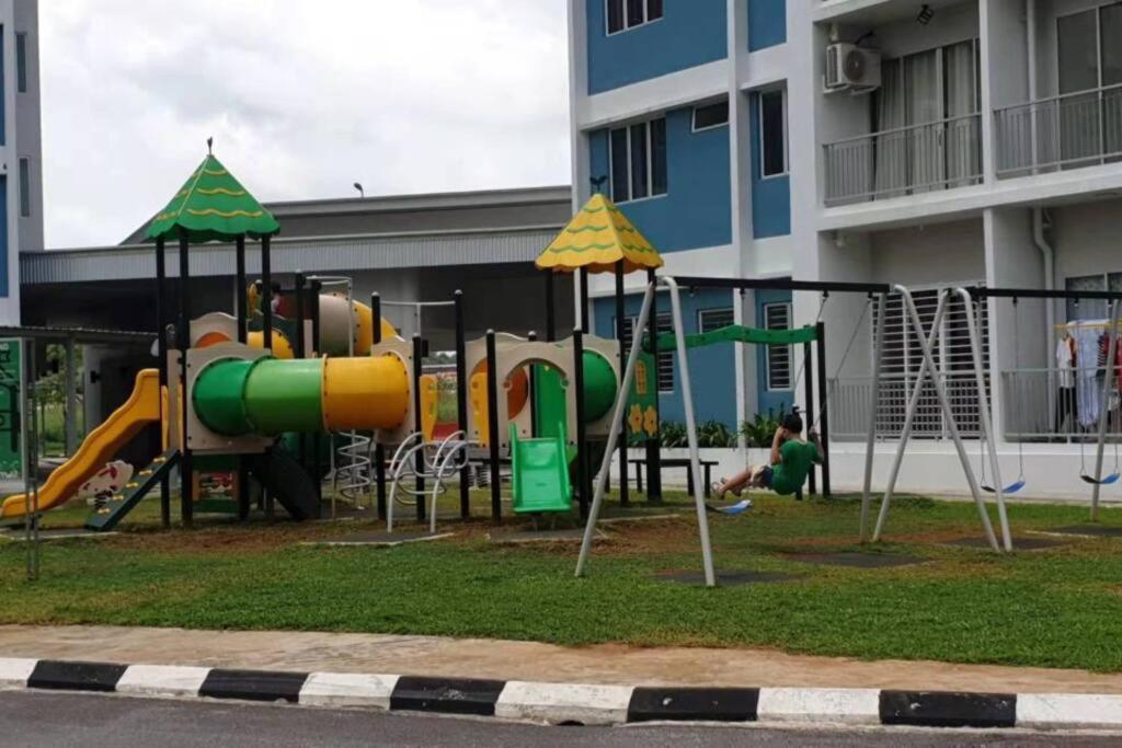 Ike Village Homestay Near With Uitm Kota Samarahan Exterior foto