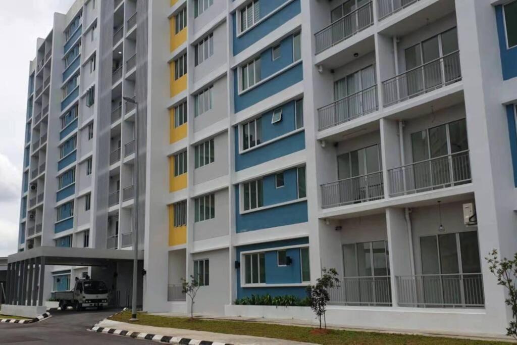 Ike Village Homestay Near With Uitm Kota Samarahan Exterior foto